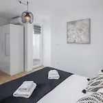 Appartement Two-bedroom In Cervar Porat *
