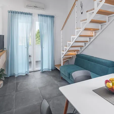 Appartement Two-bedroom In Cervar Porat