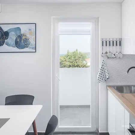 Two-bedroom In Cervar Porat Lägenhet *