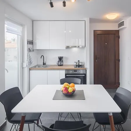 Two-bedroom In Cervar Porat Appartement