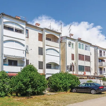 Appartement Two-bedroom In Cervar Porat